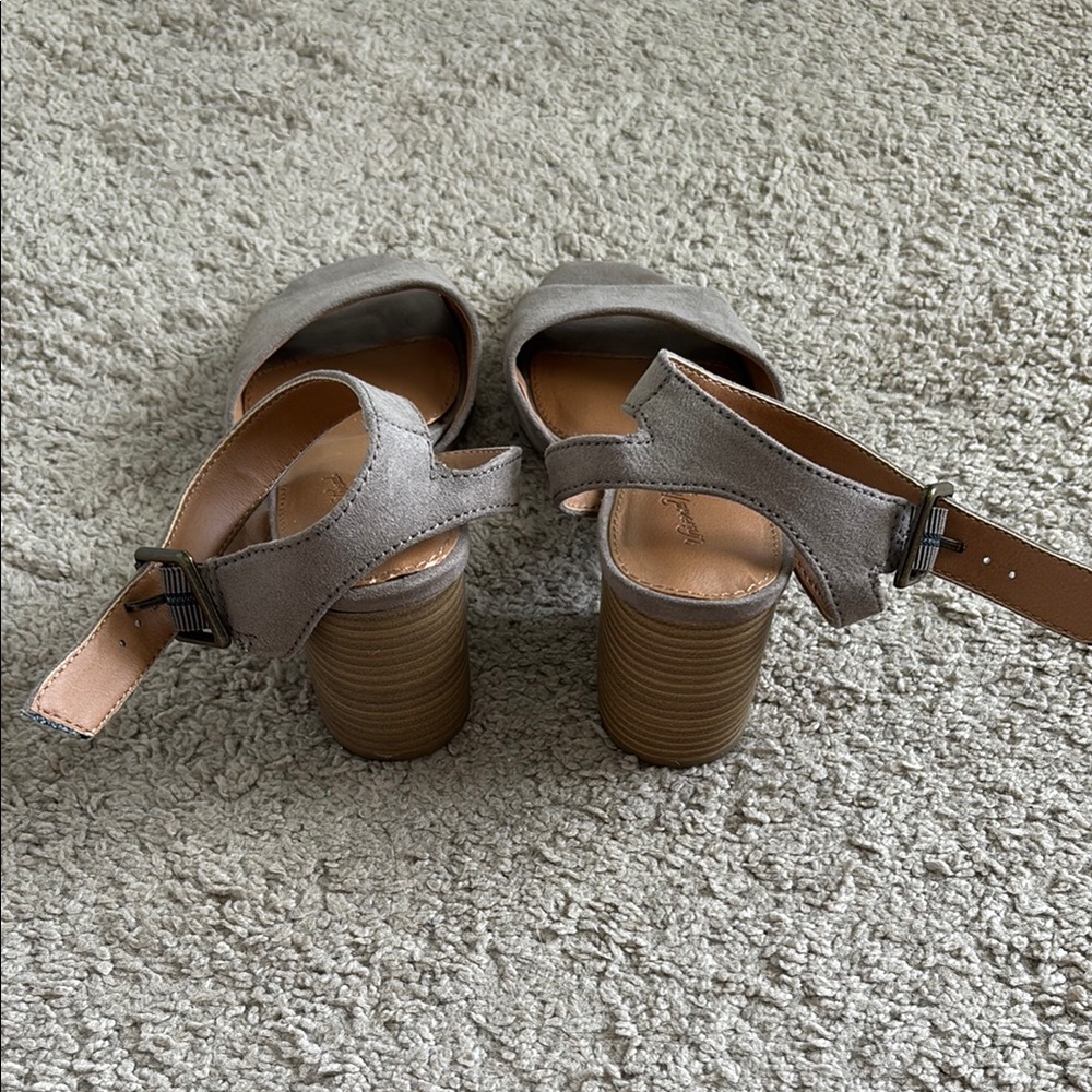 Universal Thread Gray Heels - Picture 3 of 9
